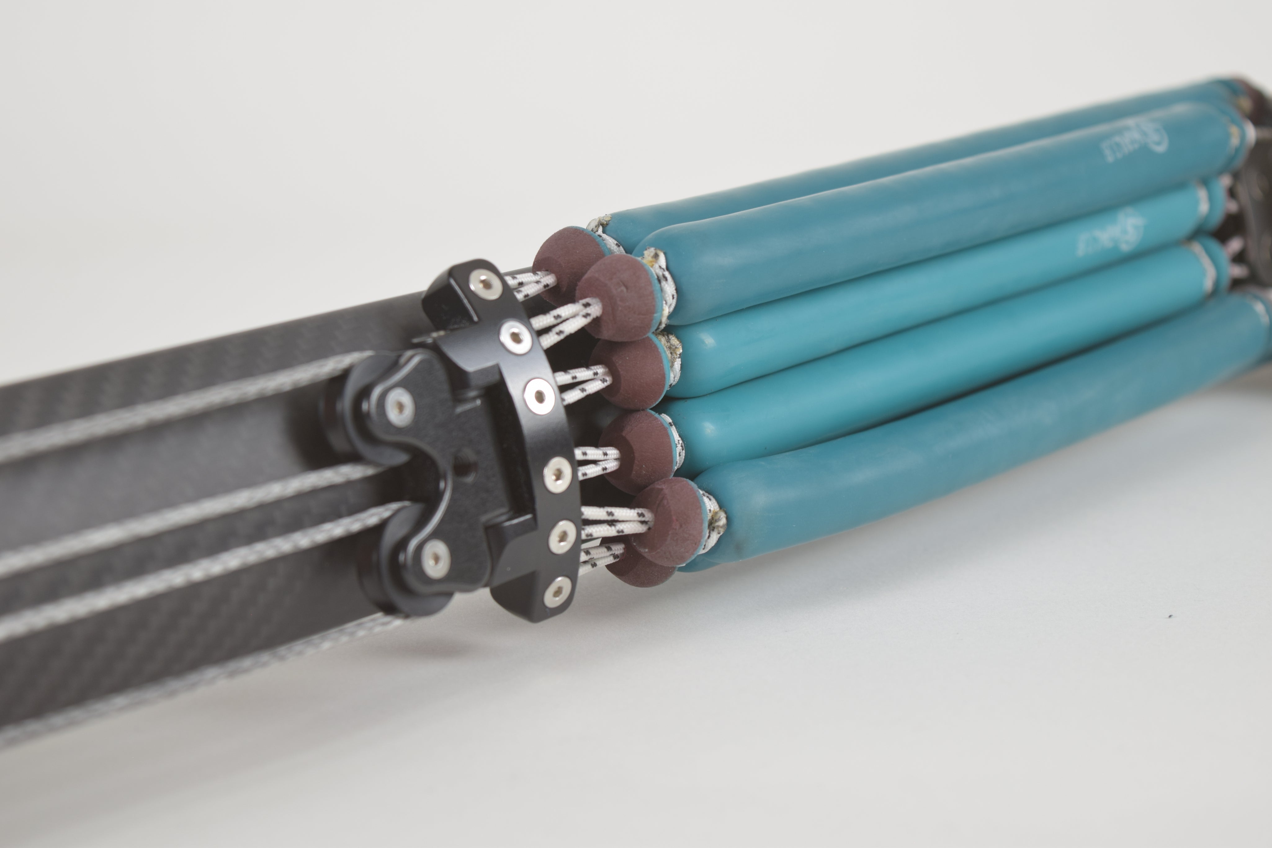 Iron Carbon Vela Inverted Roller